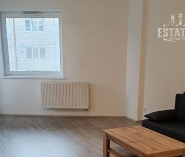 ESTATERS | Prenájom - 2-izbový byt s balkónom a vonkajším parkovací... - Fotografia 1