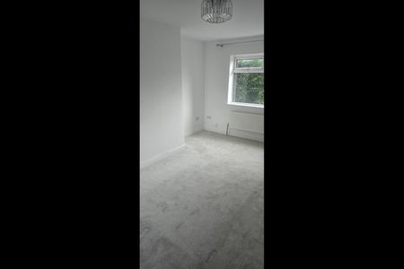 3 Bed Semi-Detached House, Easterly Road, LS8 - Photo 2