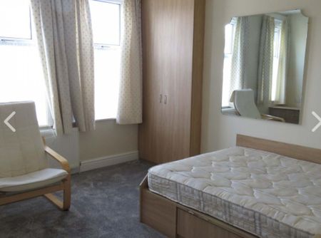 5 Bed - 12 Walmsley Road, Headingley, Leeds - LS6 1NG - Student - Photo 2