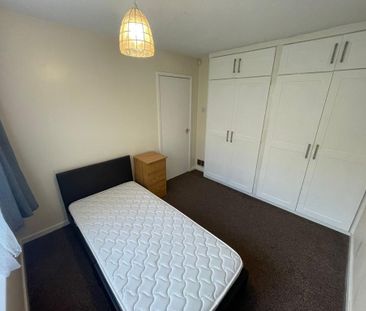 2 bedroom flat to rent - Photo 6