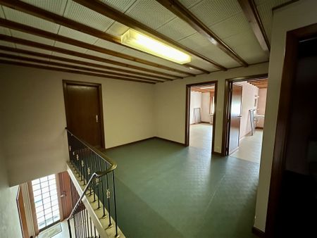 Ruime 5 slaapkamer woning op een perceel van 14a 10ca - Foto 3