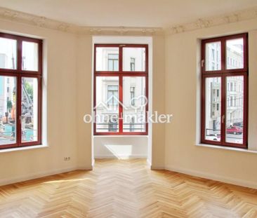 Kernsanierte 2-Zimmer-Wohnung mit Einbauküche und großem Erker - Photo 1