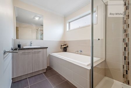 Grand Family Home - Photo 5