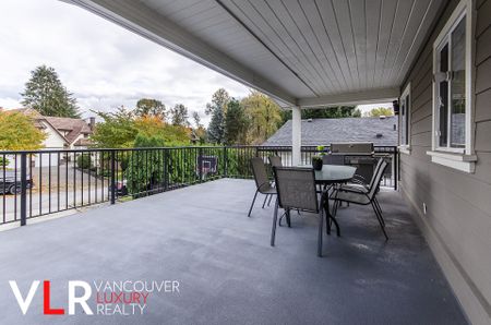 House in Burnaby, BC - Photo 4