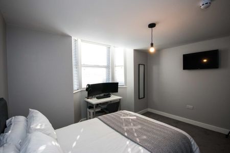 3 bedroom apartment to rent - Photo 2