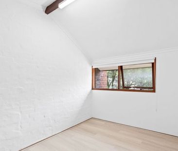 Excellent 5 Bedroom Home in a Great Location - Photo 5