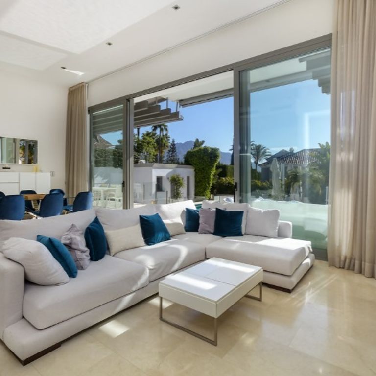 Luxury Detached House for rent in Marbella, Andalusia - Photo 1