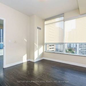 Beautiful Two Bedroom Unit With Parking Wellesley & Sherbourne - Photo 2
