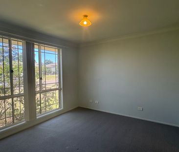 Three Bedroom Family Home - Photo 2