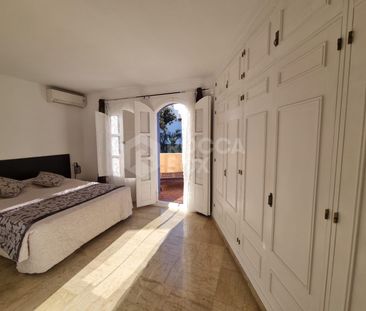 Elegant Three-Storey Town House with Communal Amenities in Tranquil... - Photo 4