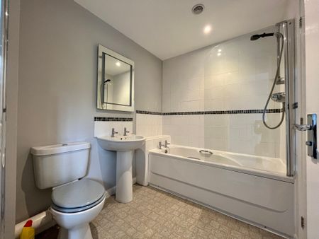 Westminster Avenue - Photo 3