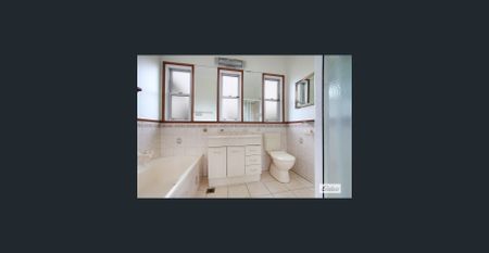 Charming Cottage Style Home. - Photo 5