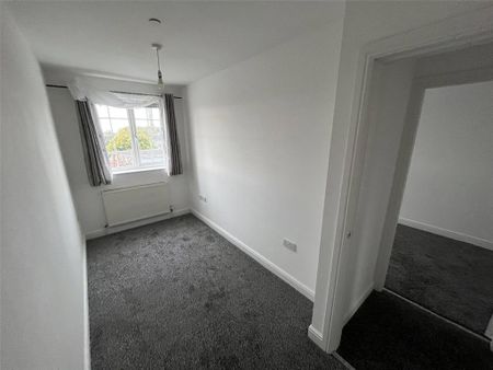 3 bedroom end of terrace house to rent - Photo 3