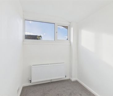 3 Bedroom Semi-detached - Photo 3