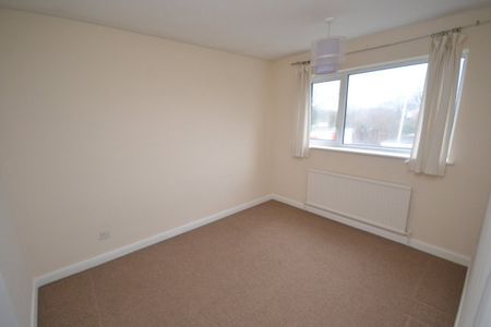 3 bed Link Detached for Rent - Photo 5