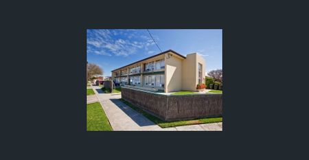 Great location 2 bedroom upstairs unit - Photo 3