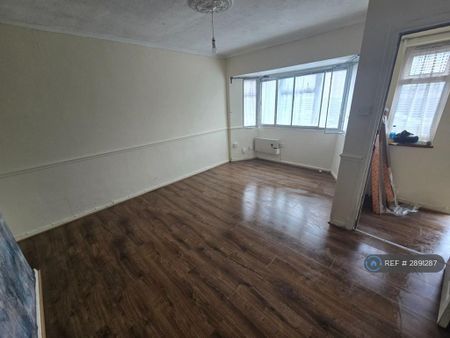 3 bedroom terraced house to rent - Photo 3