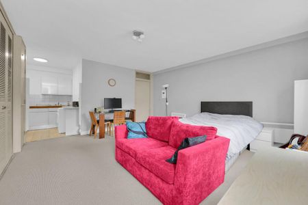 Studio to rent - Photo 2