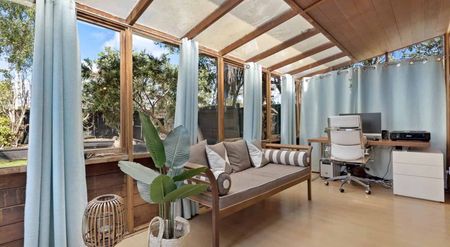 Renovated three bedroom house on Vincent St - Photo 4