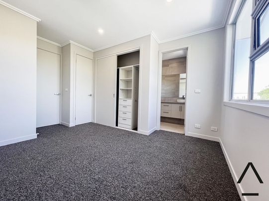 Brand new townhouse in Spotswood*OPEN FOR INSPECTION SATURDAY THE 25TH OF JAN AT 10:15AM - 10:30AM* - Photo 1