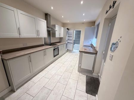 2 bedroom semi-detached house to rent - Photo 5