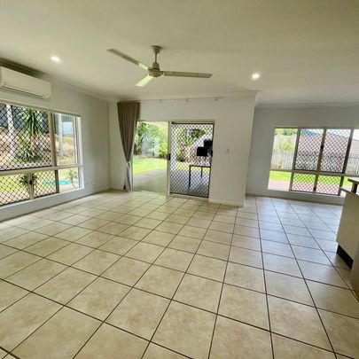 EXCELLENT FAMILY HOME IN SOUGHT AFTER PARKRIDGE ESTATE! - Photo 1