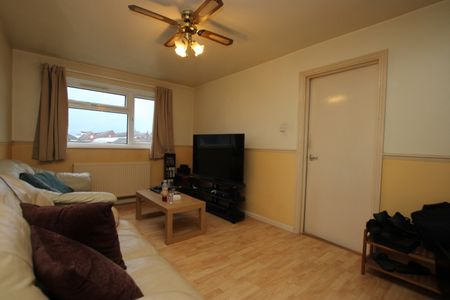 Gloucester Close, Kettering, Northamptonshire, NN16 - Photo 3