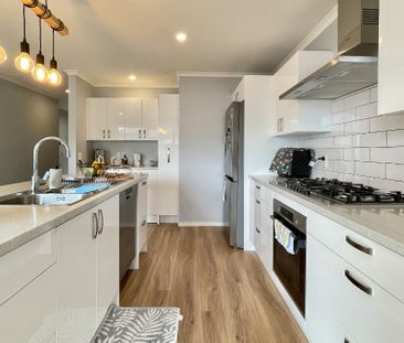 Luxury & Comfort - 4 Bedroom house - Photo 4