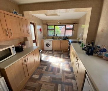 60 Dunluce Avenue, Belfast, BT9 7AY - Photo 4