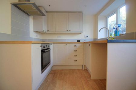 3 bedroom terraced house to rent - Photo 2