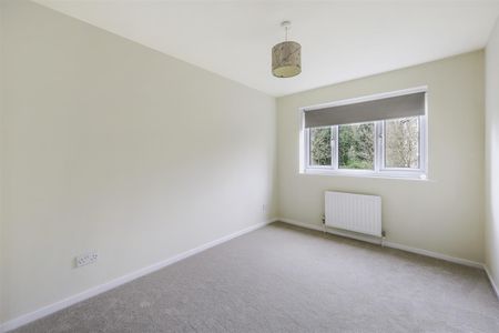 To Let 2 Bed Apartment - Photo 5