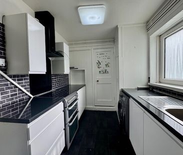 Herrick Close, SO19 - Photo 3