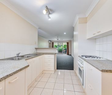 Charming 2-Bedroom Villa in Secure Gated Complex - Photo 3