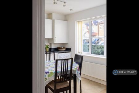 3 bedroom semi-detached house to rent - Photo 4