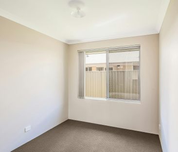 BEST KEPT SECRET IN SECRET HARBOUR ! - Photo 1