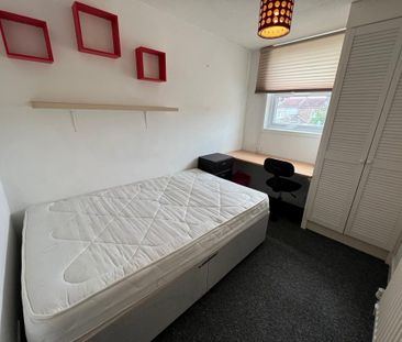 4 bedroom terraced house to rent - Photo 3