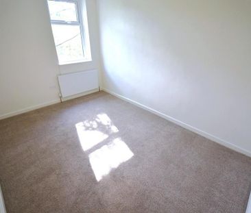 3 bedroom flat to rent - Photo 4