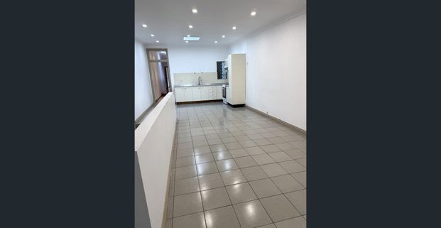 Neat Two Bedrooms Unit in the vibrant heart of Marrickville - Photo 1