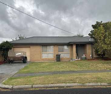 Three Bedroom Home In Great Location - Photo 4