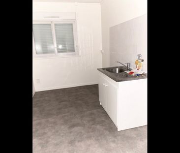 Location Appartement Studio 40 m² Le Blanc - Photo 3