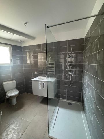 Location Appartement 2 pièces 45m² POURRIERES 83910 - Photo 3