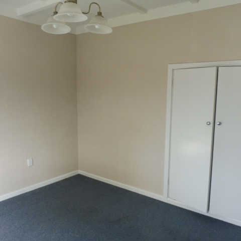 Very tidy home in the heart of Hamilton East. - Photo 1