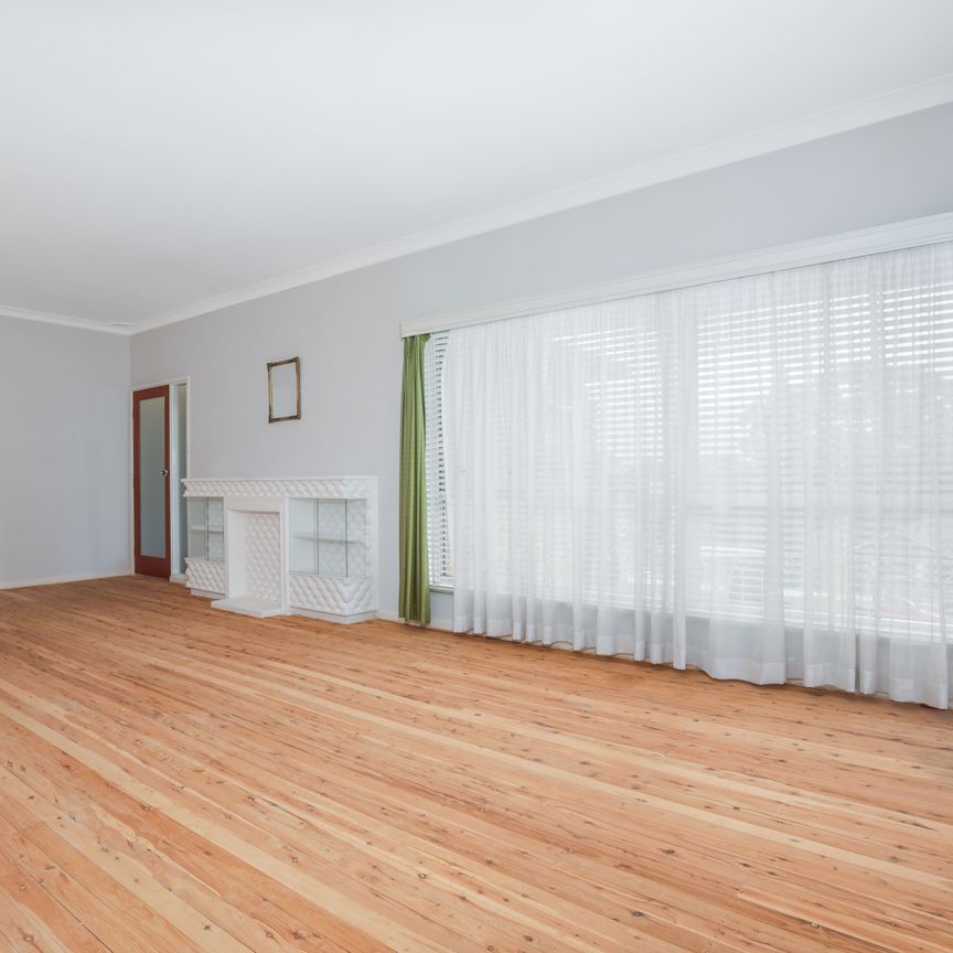 Stunning Family Home with Pool - Photo 1