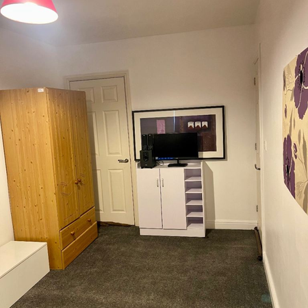 1 bedroom in a house share to rent - Photo 4