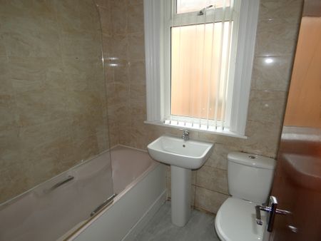 Warley Road Flat 4 - Photo 4
