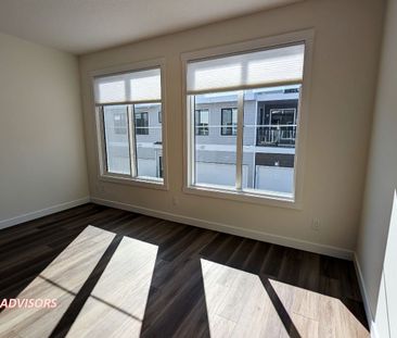 GREAT 2 BED, 2.5 BATH, 2 STOREY TOWNHOUSE W/AN ATTACHED SINGLE GARA... - Photo 4