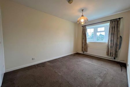 2 bedroom end of terrace house to rent - Photo 2