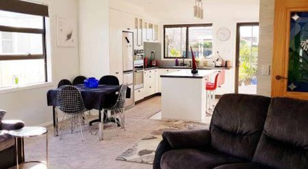 FOUR BEDROOM HOME IN FITZROY - Photo 4