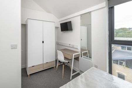 2 bedroom flat to rent - Photo 2