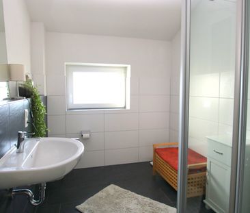 Neuwertige OG-Wohnung mit Balkon und Carportstellplatz in ruhiger W... - Photo 1